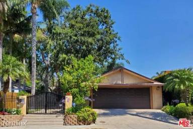 Main picture of 11331 Isleta St