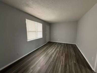Main picture of 888 Crockett St