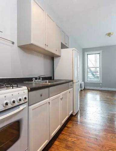 Main picture of 51 Leroy St