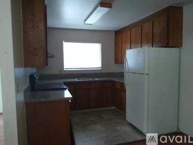 Main picture of 825 Kiely Blvd