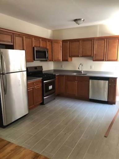 Main picture of 294 Schley St