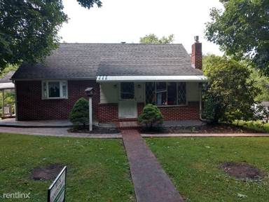 Main picture of 7 E Miller Rd
