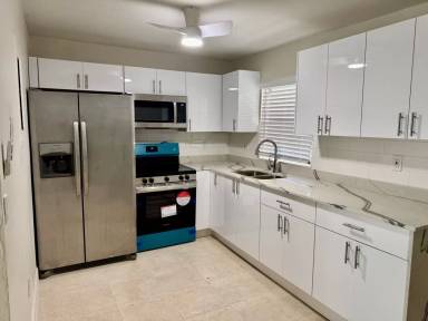 Main picture of 851-853 Sw 8th St