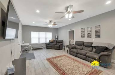 Main picture of 2235 Tom St