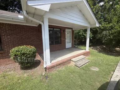 Main picture of Locust Dr NE