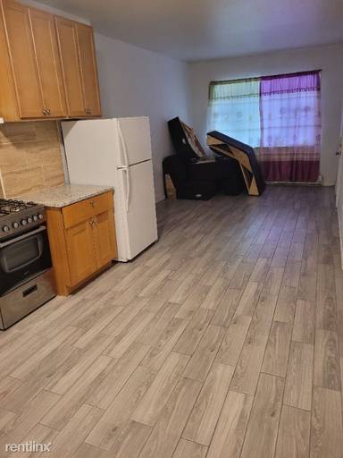 Main picture of 2003 S 9th St