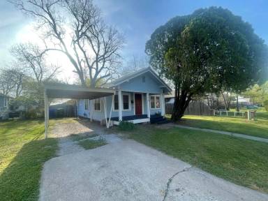 Main picture of 715 N University Blvd