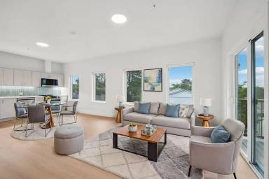 Main picture of 4920 SW Pacific Ave