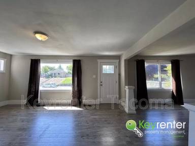 Main picture of 5521 N 45th St