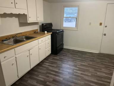 Main picture of 925 S Main St
