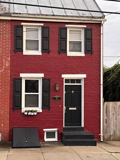 Main picture of 36 E 6th St