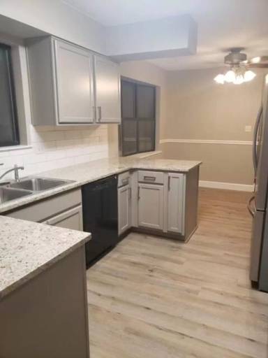Main picture of 520 Maple Ave