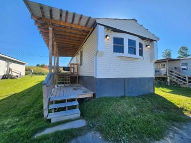 Main picture of 18 Paine Tpke N