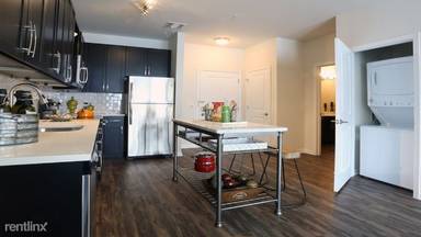 Main picture of 10 Clinton St