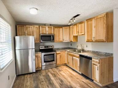 Main picture of 3300 Madison Ave