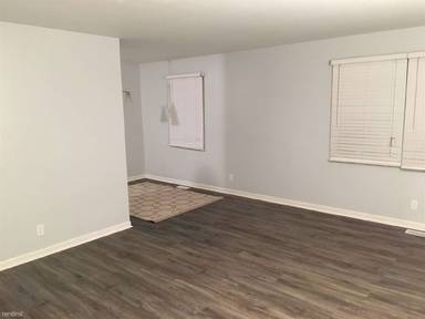 Main picture of 718 Village Ln