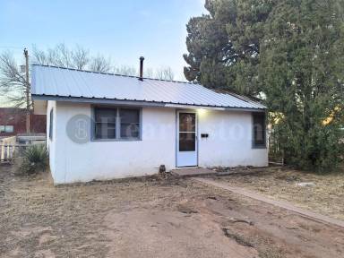 Main picture of 1017 W 14th Ln
