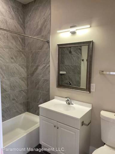 Main picture of 711 16th St NE