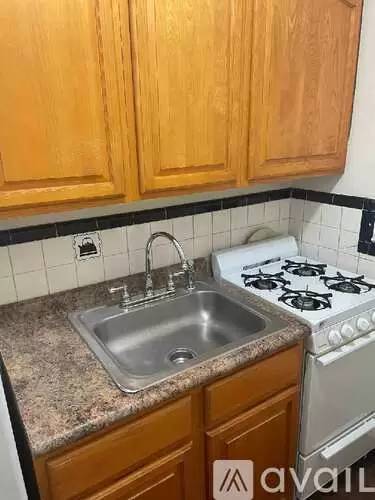 Main picture of 5824 Ridge Ave