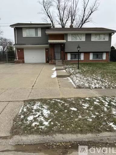 Main picture of 3233 Moore St