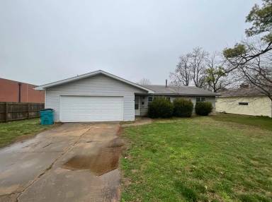 Main picture of 1709 S Sieger Dr