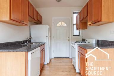 Main picture of 3825 N Fremont St