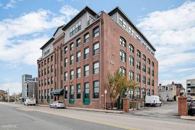 Main picture of 881 E 1st St