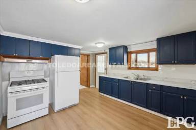 Main picture of 1956 Barrows St