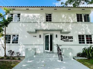 Main picture of 7116 Bay Dr