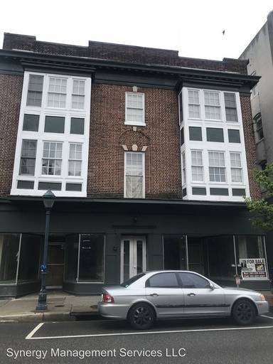 Main picture of 25 W Franklin St