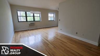 Main picture of 510 W Briar Pl