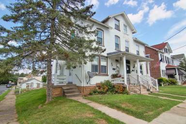 Main picture of 409 W 2nd St