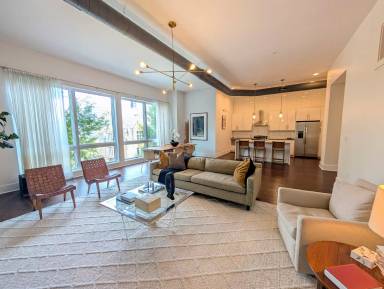 Main picture of 400 W 4th St