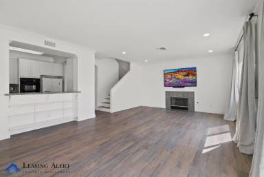Main picture of 20300 Vanowen St