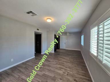 Main picture of 905 E 6th St