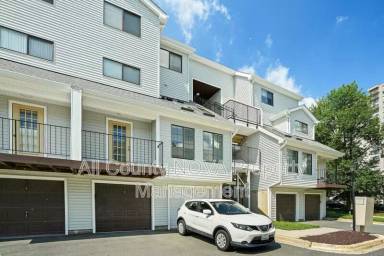Main picture of 1611 Carriage House Ter