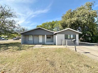 Main picture of 1505 S Ws Young Dr