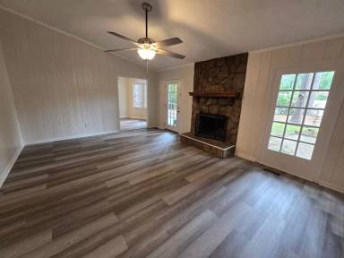 Main picture of 206 Viking Rd
