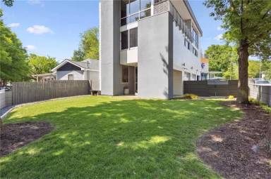 Main picture of 27 Cornelia St SE