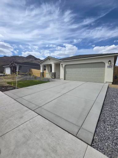 Main picture of 496 Russell Rd