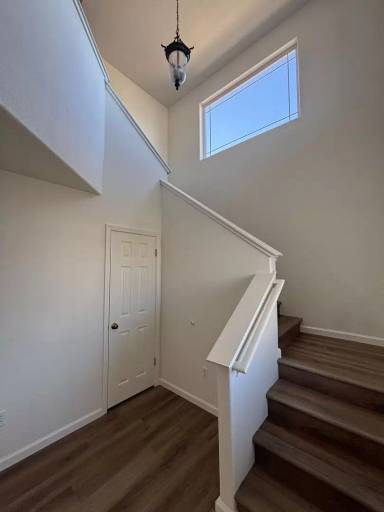 Main picture of 320 Pico St