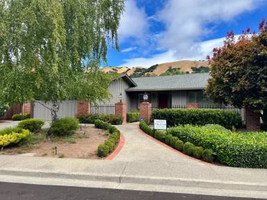 Main picture of 47 Mount Muir Ct