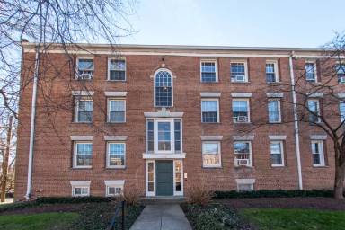 Main picture of 2712 Ordway St NW