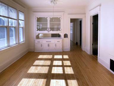 Main picture of 2047 N Hubbard St