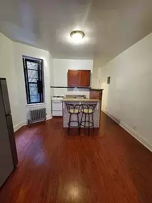 Main picture of 605 E 11th St