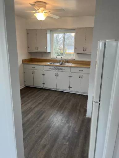 Main picture of 102 E 4th St