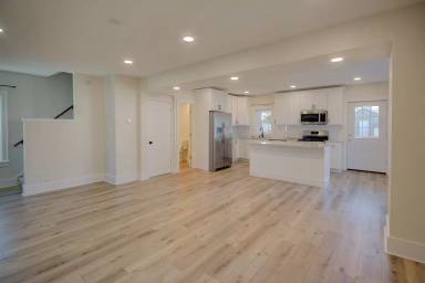 Main picture of 1627 W High St