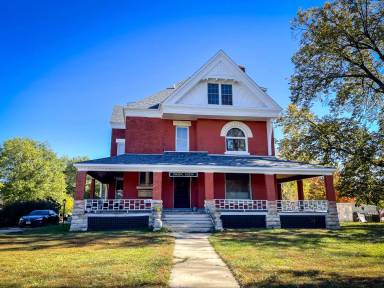 Main picture of 400 S 33rd St