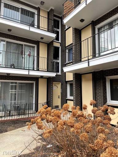 Main picture of 653 South Blvd