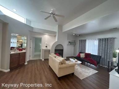 Main picture of 6625 Ruby St NE